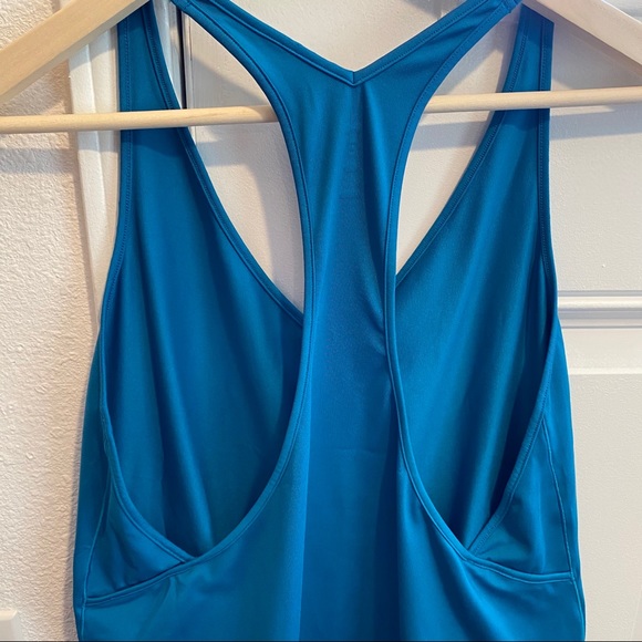 Under Armour Razorback - Picture 2 of 6